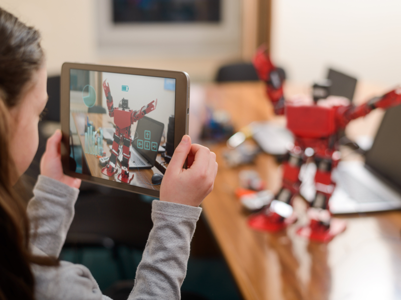 Why Augmented Reality Will Be One of The Hottest Marketing Trends in 2018 -  crowdspring Blog