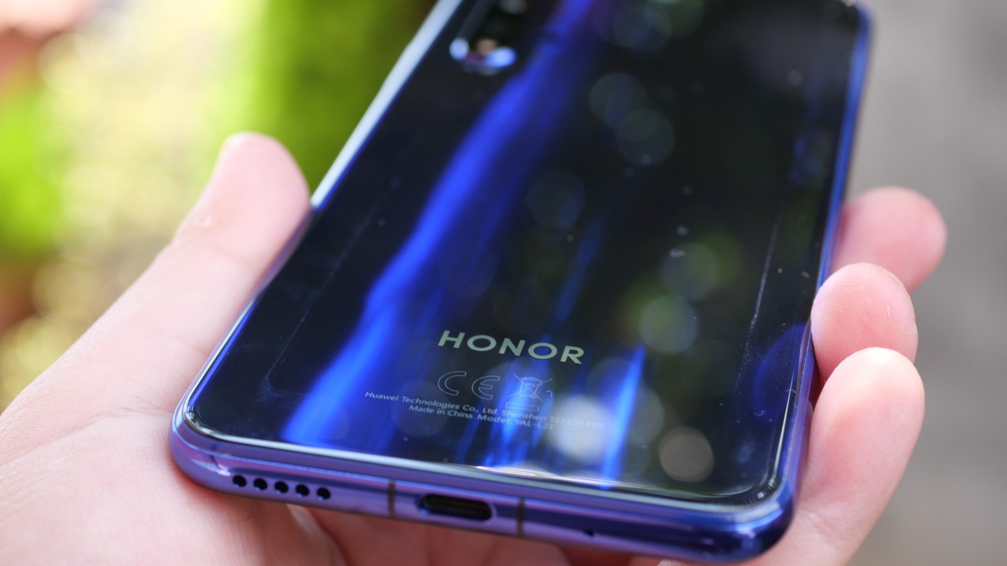 Honor pledges bn investment in AI devices